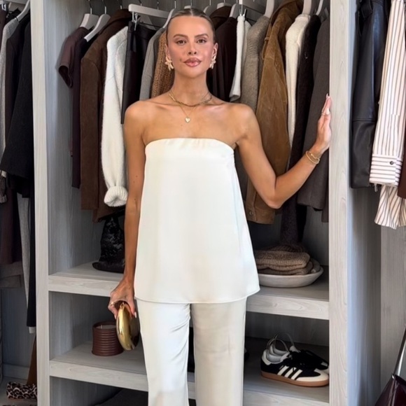 NWT ZARA BLOGGER FAV satin Top size L and XL
🚨PRICE FIRM NO DISCOUNT - Picture 1 of 16